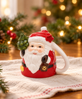 Tazza Babbo Natale ambientata su tavola natalizia