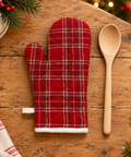 Guanto da Cucina Natalizio Tartan, 19x32cm — ambientazione natalizia