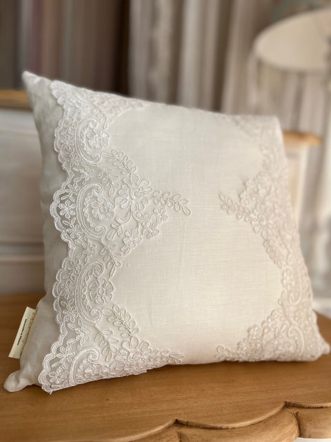 Rebrodè decorative cushion