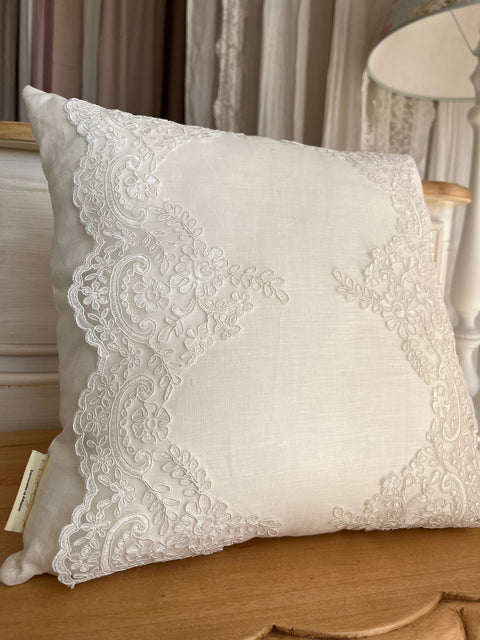 Rebrodè decorative cushion