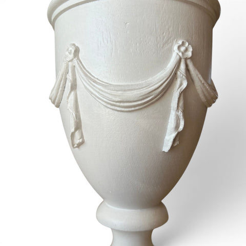 Lampada da Tavolo Shabby Chic in Legno con Paralume Plissettato - 45x71cm