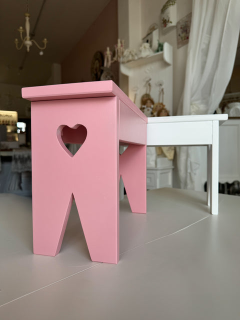 Alzatina in legno con cuore intagliato – 35x25 cm – Artigianale shabby chic e personalizzabile