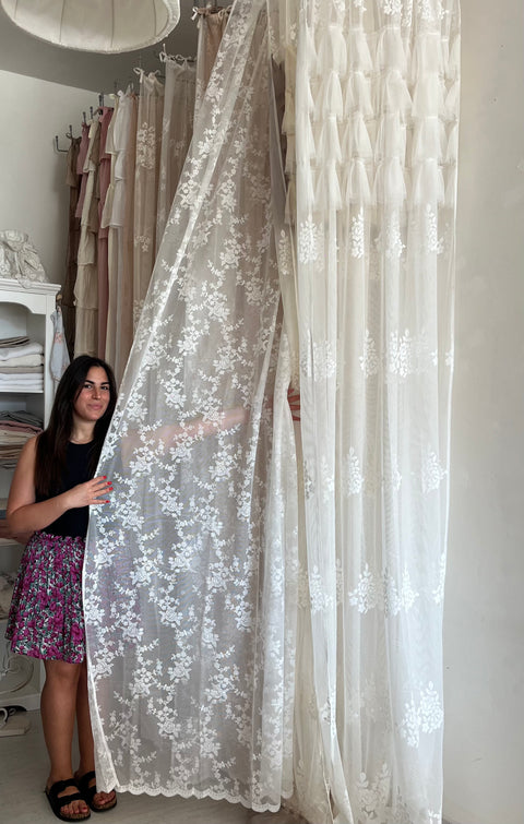 Tenda Martina – Delicata eleganza in pizzo romantico