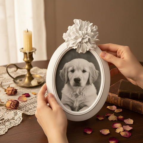 Portafoto Ovale Bianco Shabby Chic con Fiore - 14.5x23 cm