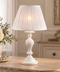 Lampada da Tavolo Shabby Chic in Legno Bianco o Avorio e Foglia Oro – Bonetti Illumina Leonardo, 1 Luce ambientata