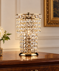 Lampada da Tavolo Classica in Ferro e Ottone Dorato con Strass – Bonetti Illumina Wagner, 1 Luce, Ø16 cm ambientata