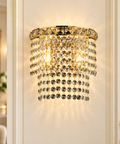 Applique Classica in Ferro e Ottone Dorato con Strass – Bonetti Illumina Wagner, 2 Luci ambientata