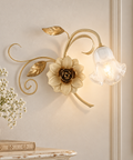Applique Shabby Chic in Ferro Bianco Shabby o Avorio Decapé – Bonetti Illumina Cesto, 1 e 2 Luci ambientata