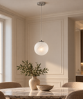 Lampada a Sospensione Moderna in Ferro con Sfera in Vetro – Bonetti Illumina Olaf, 1 Luce, Ø20 cm ambientata