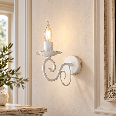 Applique Shabby Chic in Ferro Bianco Shabby o Nero e Rame – Be Light Alma, 1 Luce ambientata