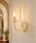 Applique Vintage in Ferro Avorio Decapé o Marrone e Oro – Be Light Botte, 1 Luce ambientata