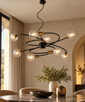 Lampada a Sospensione Moderna in Ferro Nero e Ottone Brunito – Be Light Vortex, 6 e 8 Luci ambientata