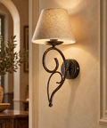 Applique Vintage in Ferro Marrone o Avorio e Oro con Paralumi Effetto Juta – Be Light Vienna, 1 Luce ambientata