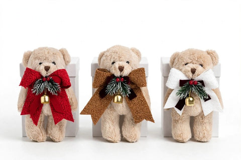Orsetto Ralph Charm con Fiocco Bouclè e Campanello – Linea Teddy by Mata Creazioni, H 22 cm