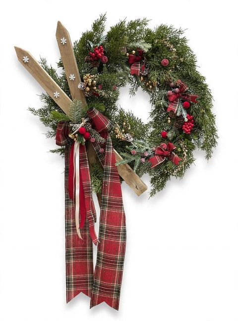 Ghirlanda Natalizia Colmar con Sci in Legno e Fiocchi Tartan – Linea Teddy by Mata Creazioni, Ø 50 cm
