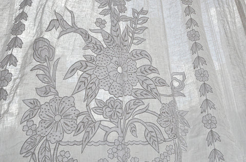 Coppia Tende Ecate in Lino con ricamo centrale floreale