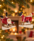 Decorazione Natalizia Babbo Natale sulla Slitta Santa on Sleigh in Resina – Goodwill, 10,5cm in ambientazione natalizia