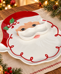 Piatto Natalizio in Ceramica Baffo Natale con Baffi Rimovibili – Goodwill, 36cm in ambientazione natalizia