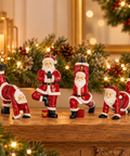 Decorazione Natalizia Babbo Natale Yoga in Resina Dipinta a Mano – Goodwill, 12,5cm in ambientazione natalizia
