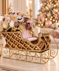 Slitta Natalizia Decorativa Candy Waffle Oro e Rosa – Goodwill, 46cm in ambientazione natalizia
