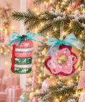 Macaron e donut Goodwill con paillettes da 11 cm ambientati sull’albero natalizio