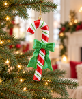 Candy cane EDG con fiocco verde alto 18 cm ambientato sull’albero di Natale