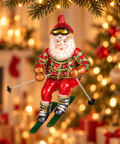 Decorazione Natalizia Babbo Natale sugli Sci in Vetro – Goodwill, 16,5cm in ambientazione natalizia