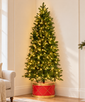 Albero di Natale Artificiale con Base a Tamburo, 300 LED e 558 Punte – Goodwill, 213cm in ambientazione natalizia