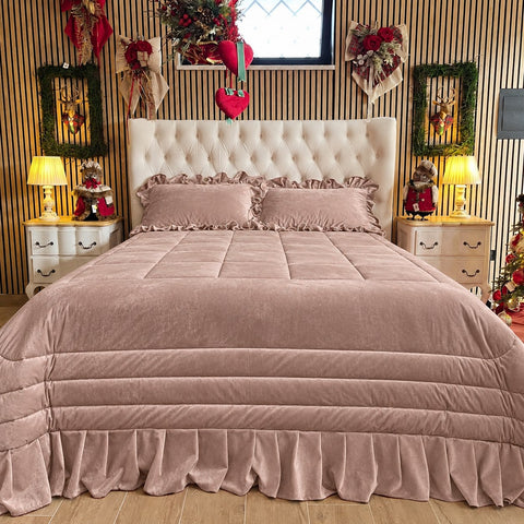 Trapunta matrimoniale in velluto con balza plissettata colore Cipria – Kaluka Shabby Chic