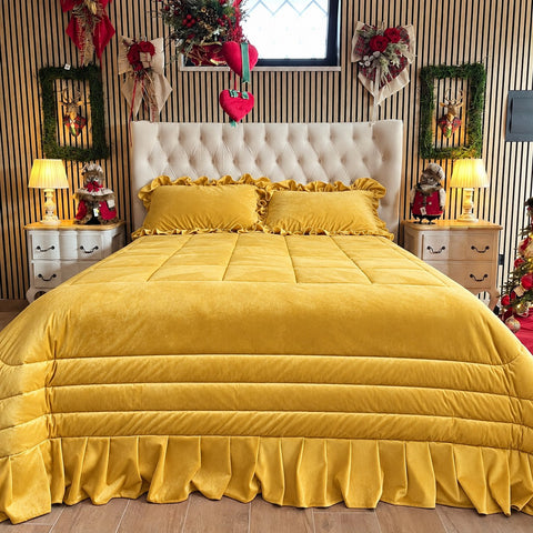 Trapunta matrimoniale in velluto con balza plissettata colore Oro – Kaluka Shabby Chic