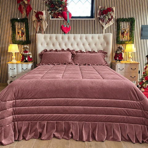 Trapunta matrimoniale in velluto con balza plissettata colore Rosa Antico – Kaluka Shabby Chic