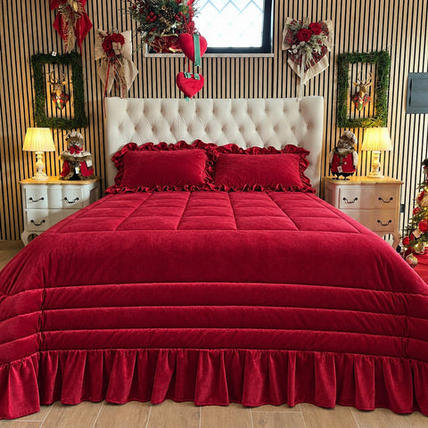 Trapunta matrimoniale in velluto con balza plissettata colore Rosso Cherry – Kaluka Shabby Chic